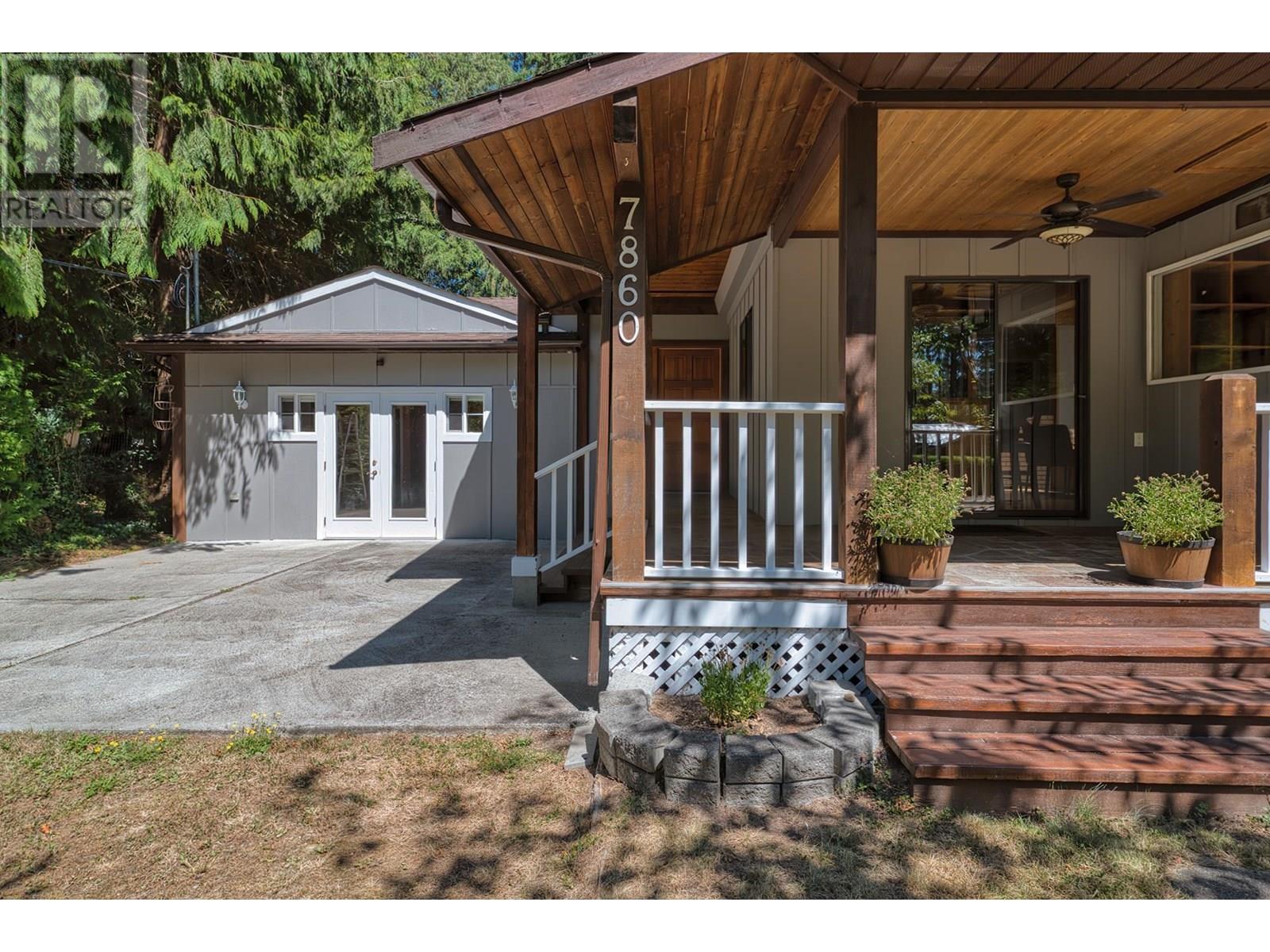 7858-7860 REDROOFFS ROAD, Halfmoon Bay