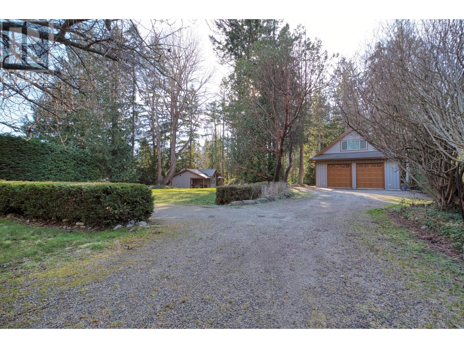 7858-7860 REDROOFFS ROAD, Halfmoon Bay