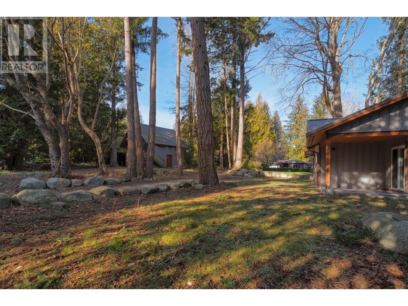 7858-7860 REDROOFFS ROAD, Halfmoon Bay
