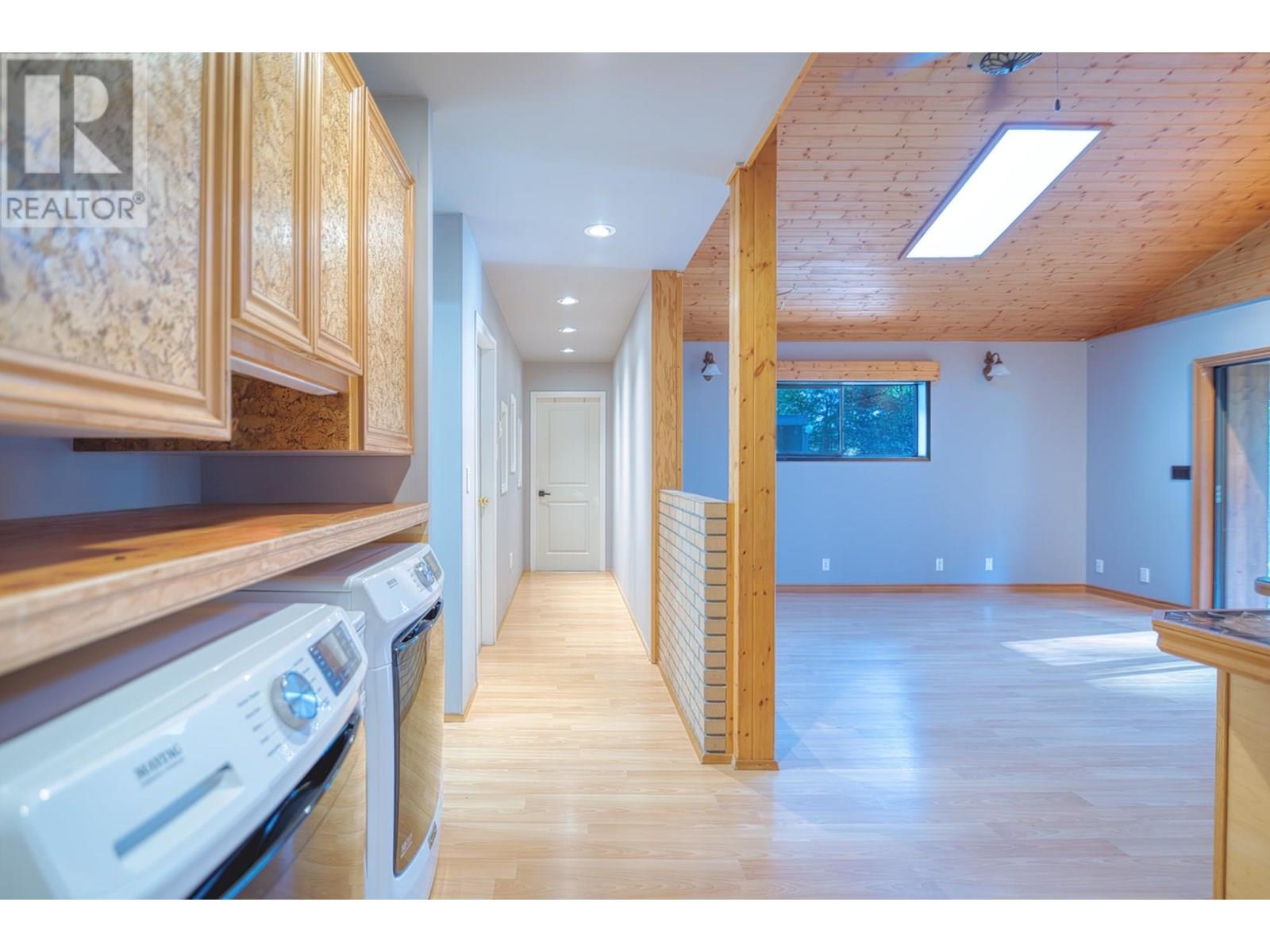7858-7860 REDROOFFS ROAD, Halfmoon Bay