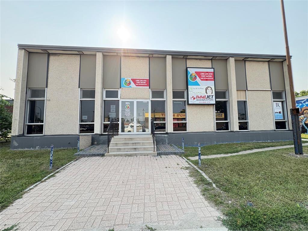 Photo 6 of 995 Mcphillips Street, Winnipeg MB