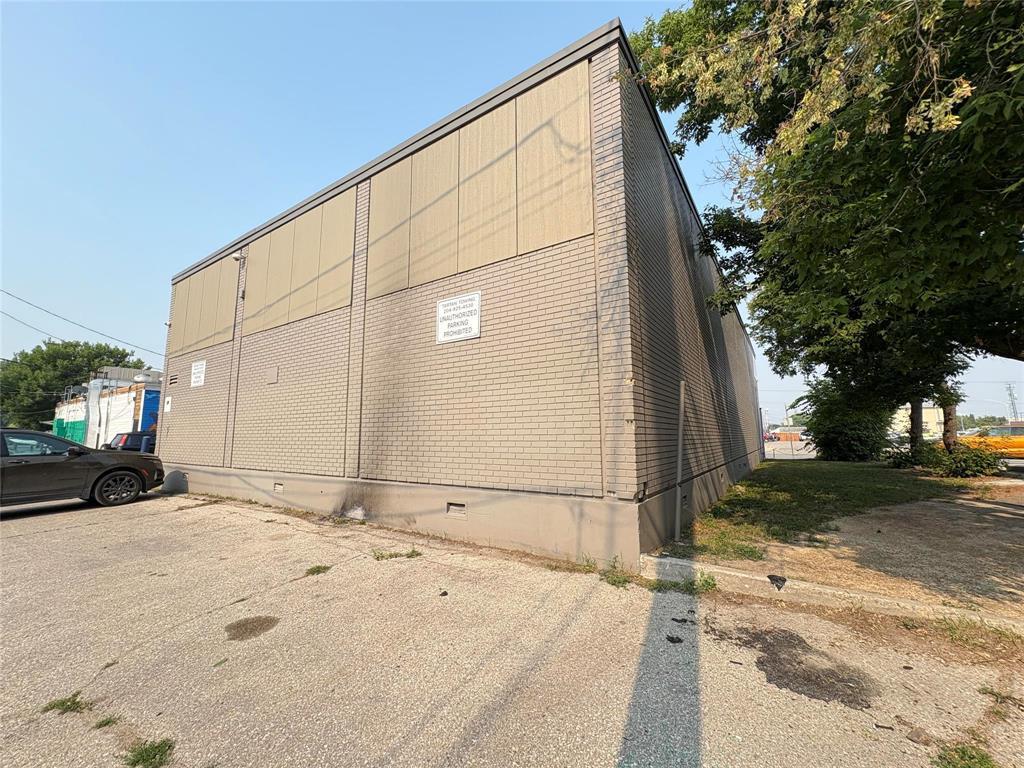 Photo 8 of 995 Mcphillips Street, Winnipeg MB