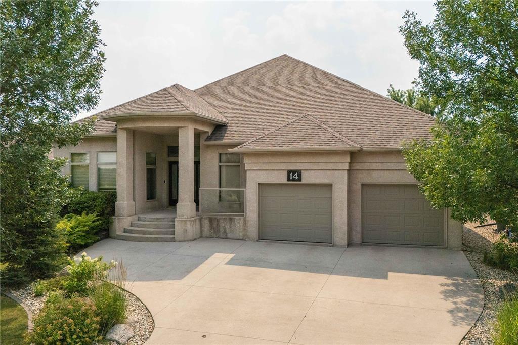 Photo 1 of 14 Bridgetown Drive, Winnipeg MB