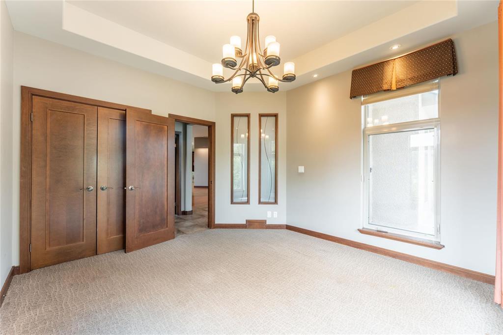 Photo 5 of 14 Bridgetown Drive, Winnipeg MB