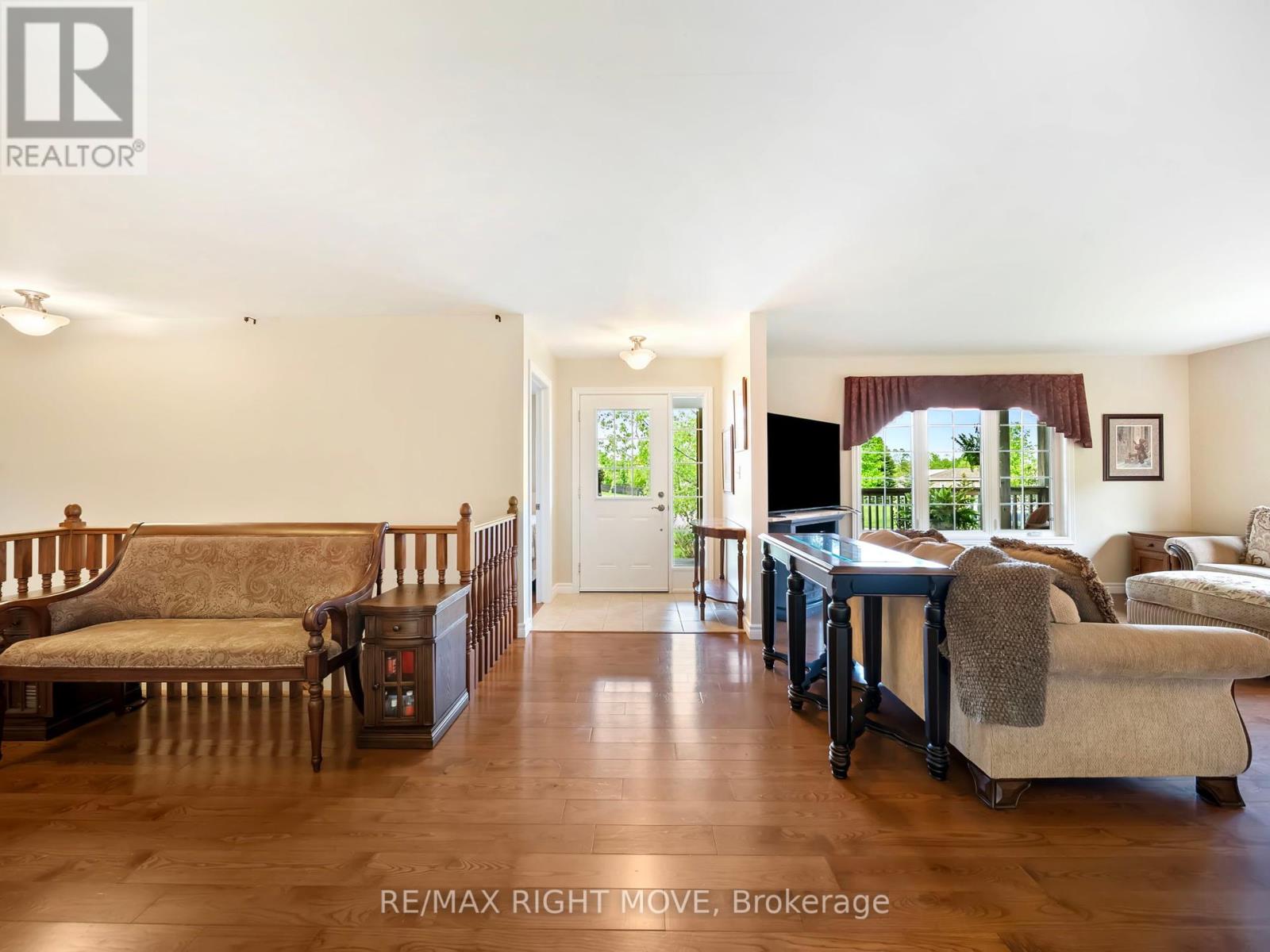 Photo 5 of 4672 Zachary Crescent, Ramara ON