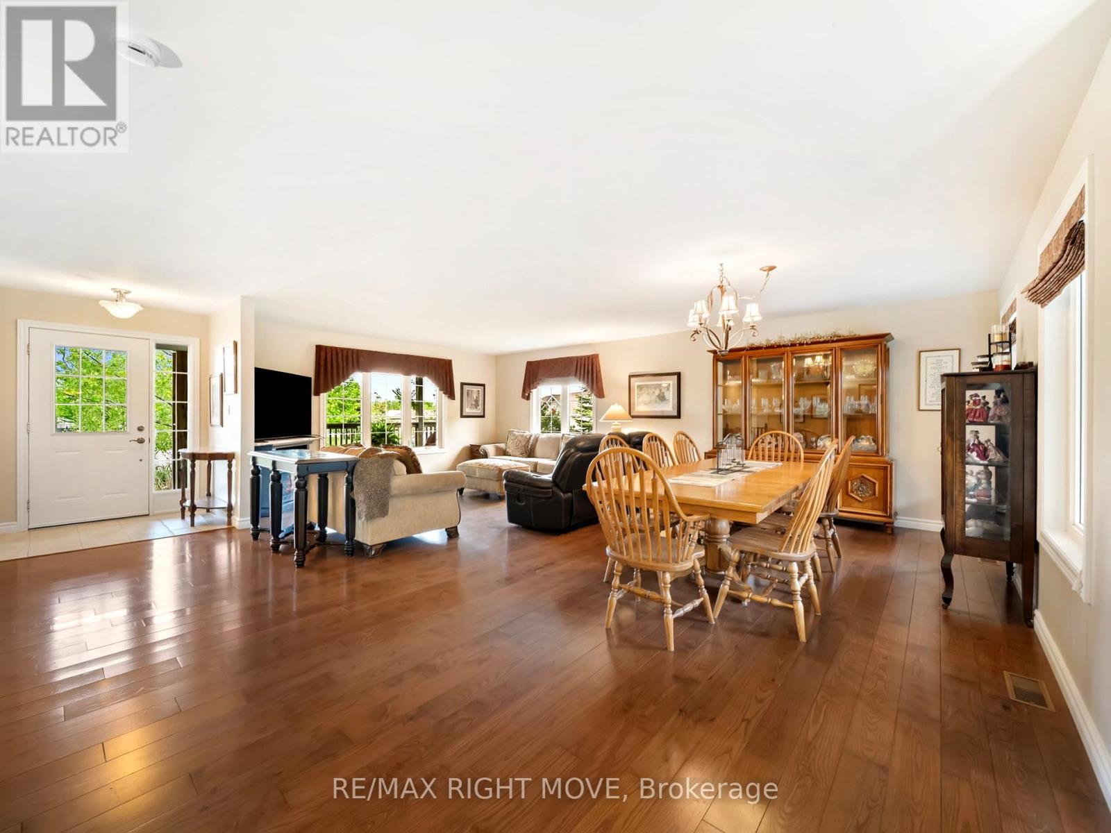 Photo 7 of 4672 Zachary Crescent, Ramara ON