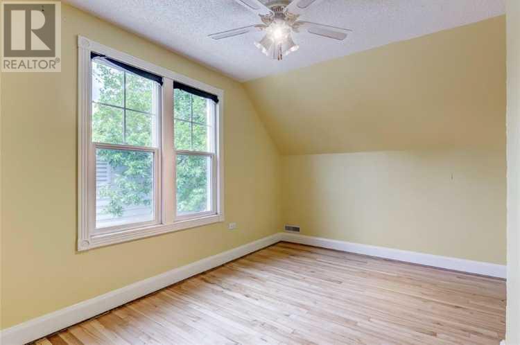 Single Family House for Sale in   Avenue NW Capitol Hill Calgary 