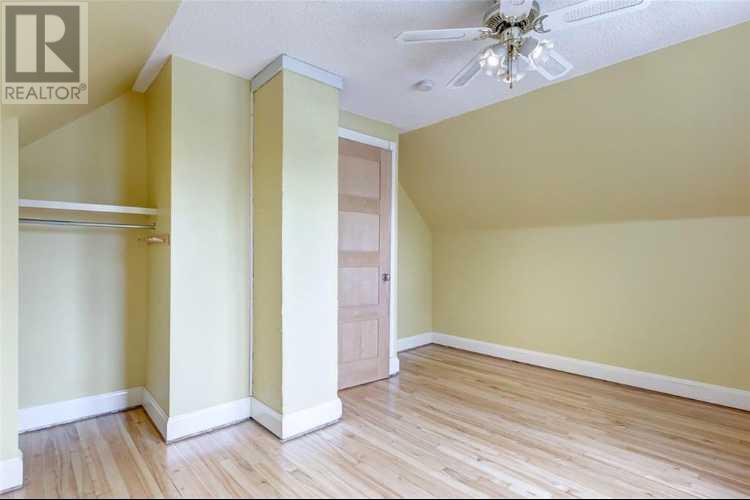 Single Family House for Sale in   Avenue NW Capitol Hill Calgary 