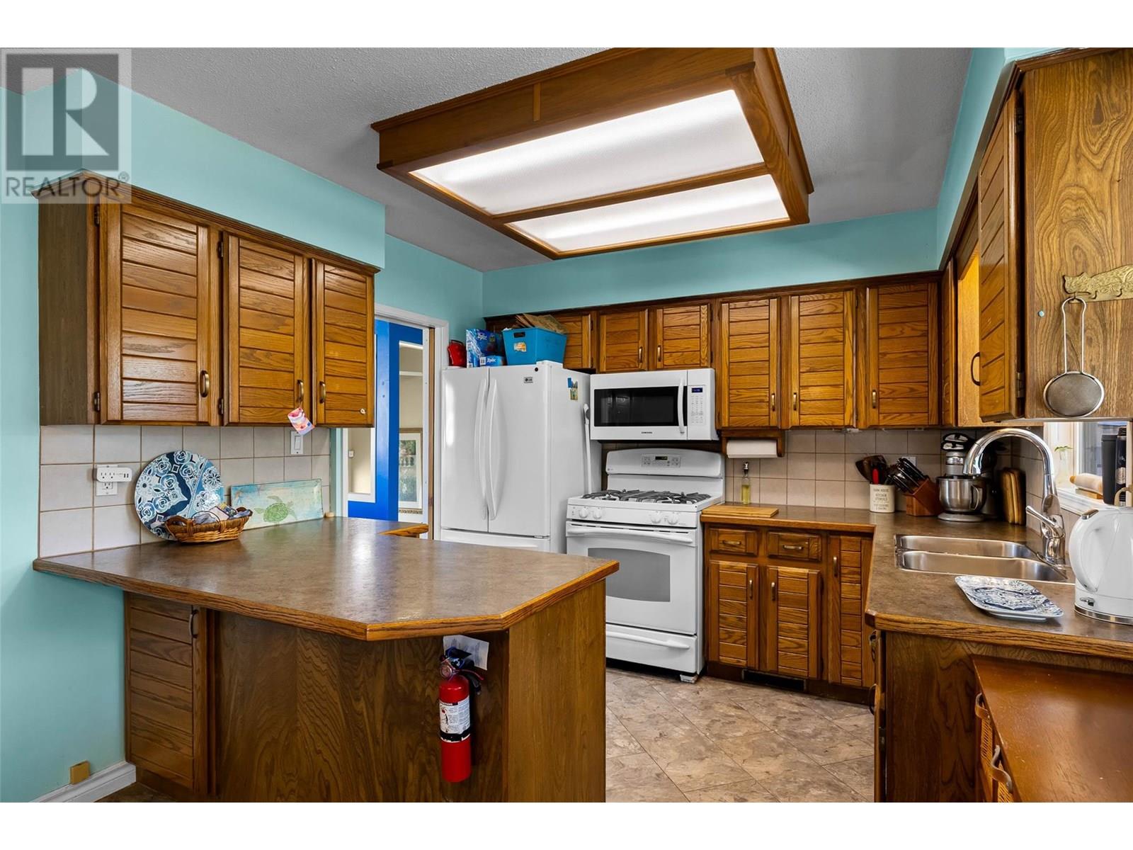 Photo 2 of 1265 Barrie Drive, Kamloops BC