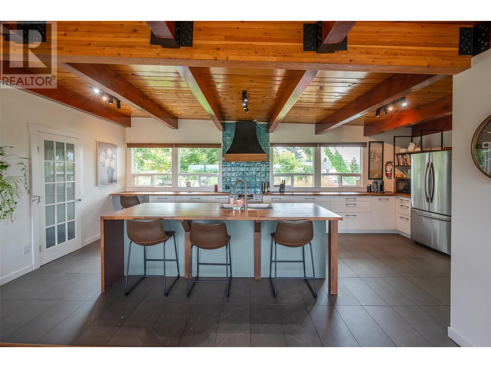 735 ROSS Avenue, Penticton