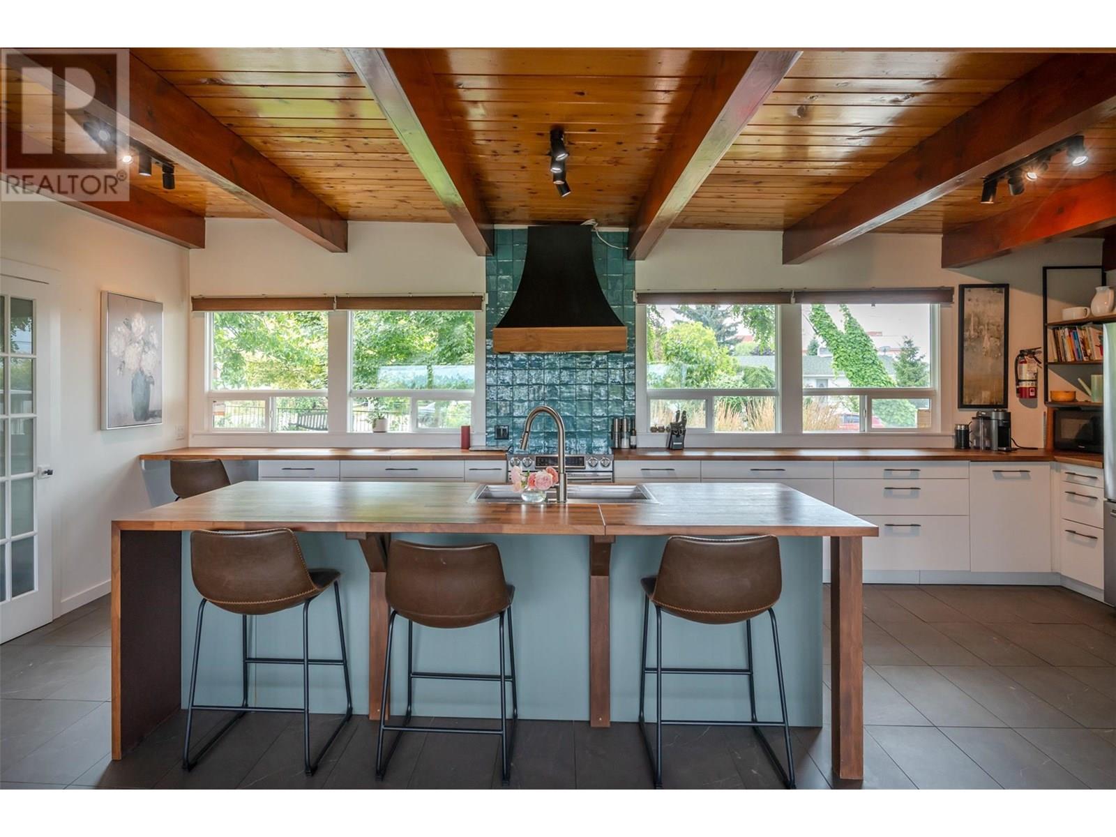 735 ROSS Avenue, Penticton