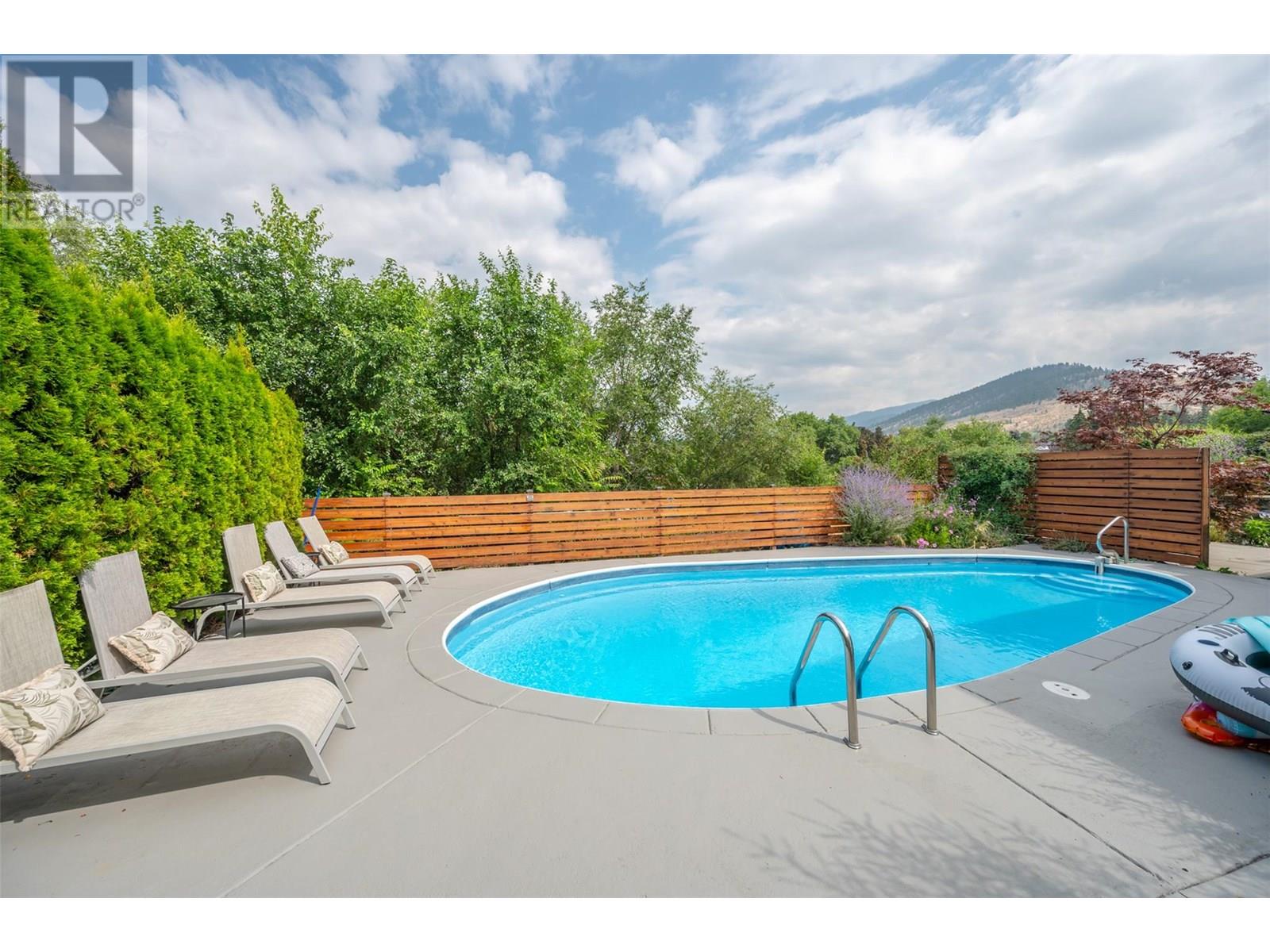 735 ROSS Avenue, Penticton