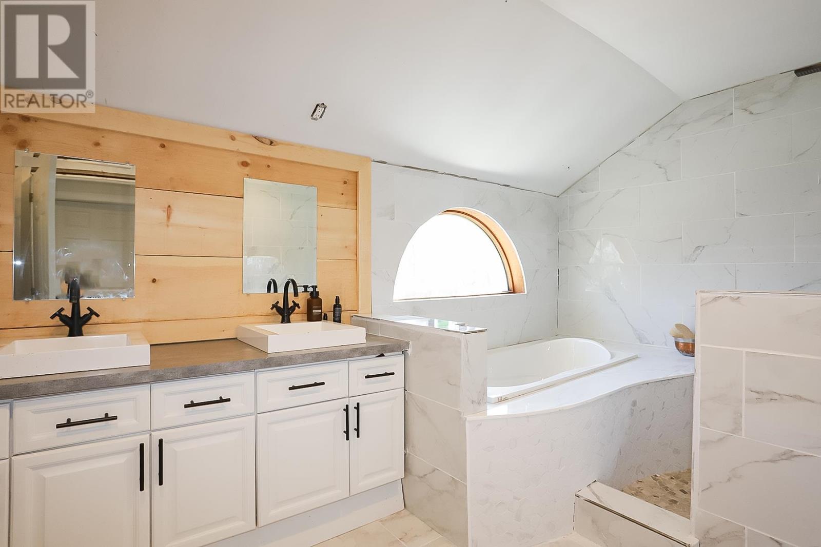 Photo 40 of 2521 U Line Rd, Hilton Beach ON
