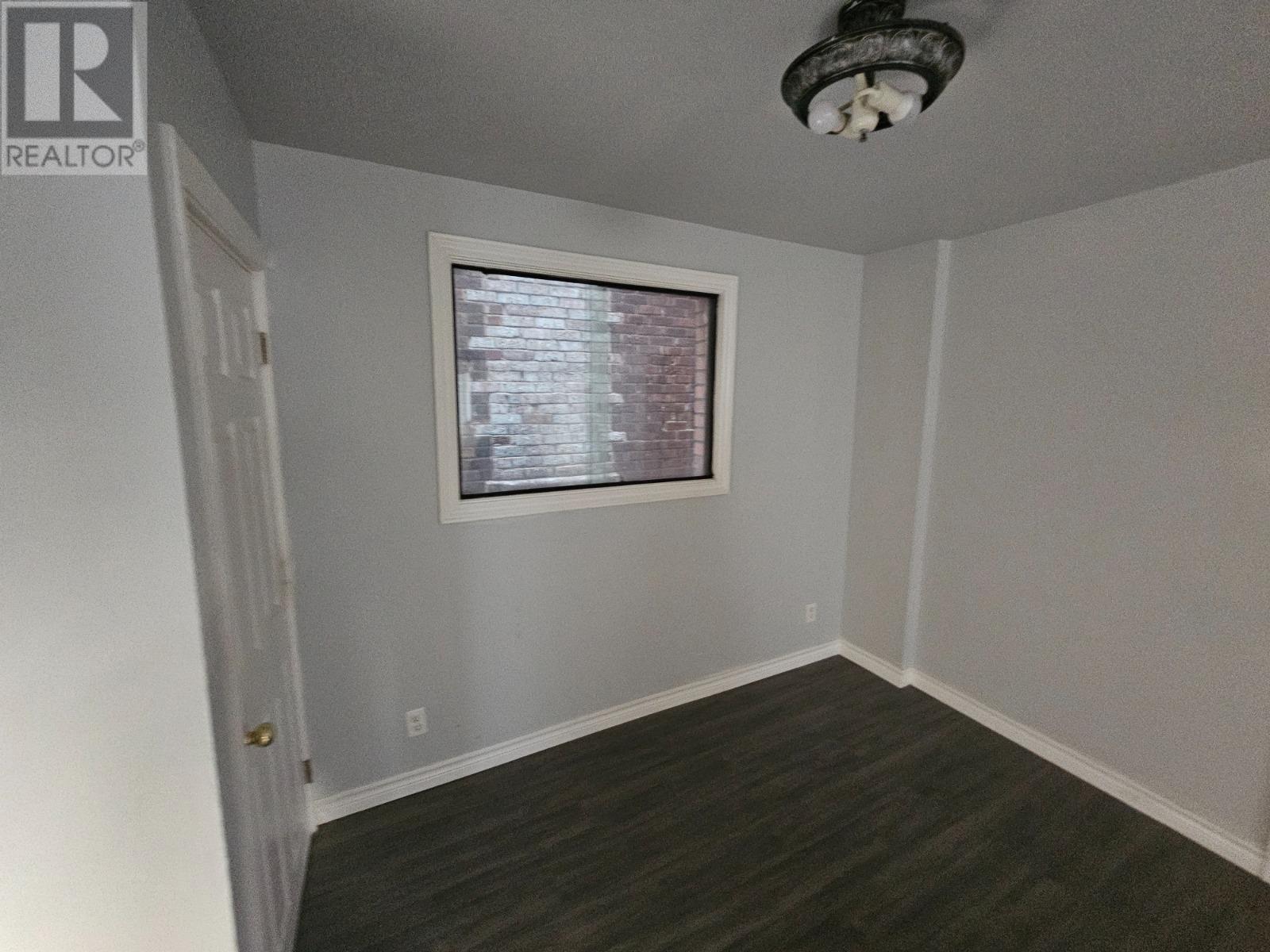Photo 10 of 566 Albert St W, Sault Ste Marie ON
