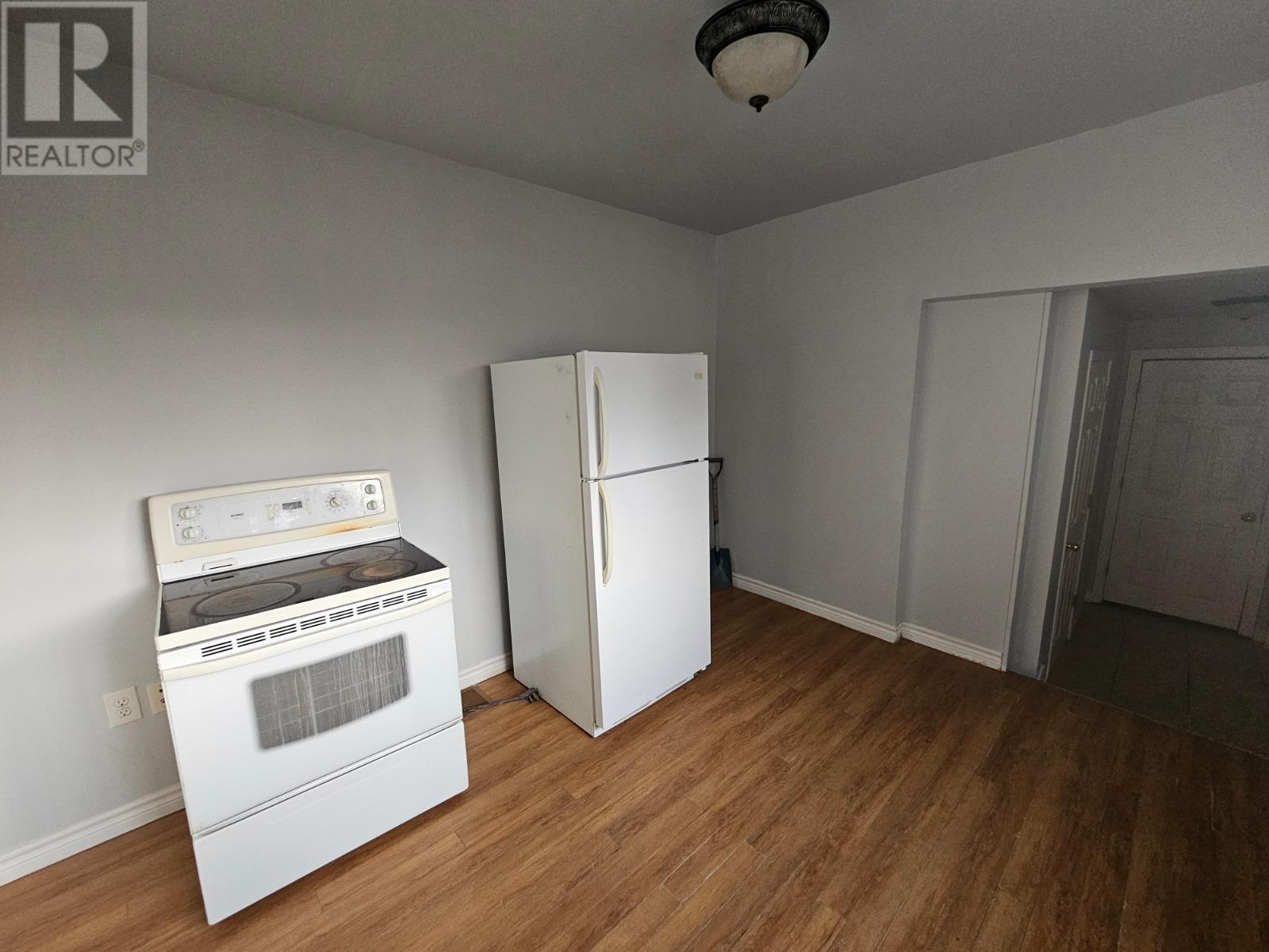Photo 14 of 566 Albert St W, Sault Ste Marie ON