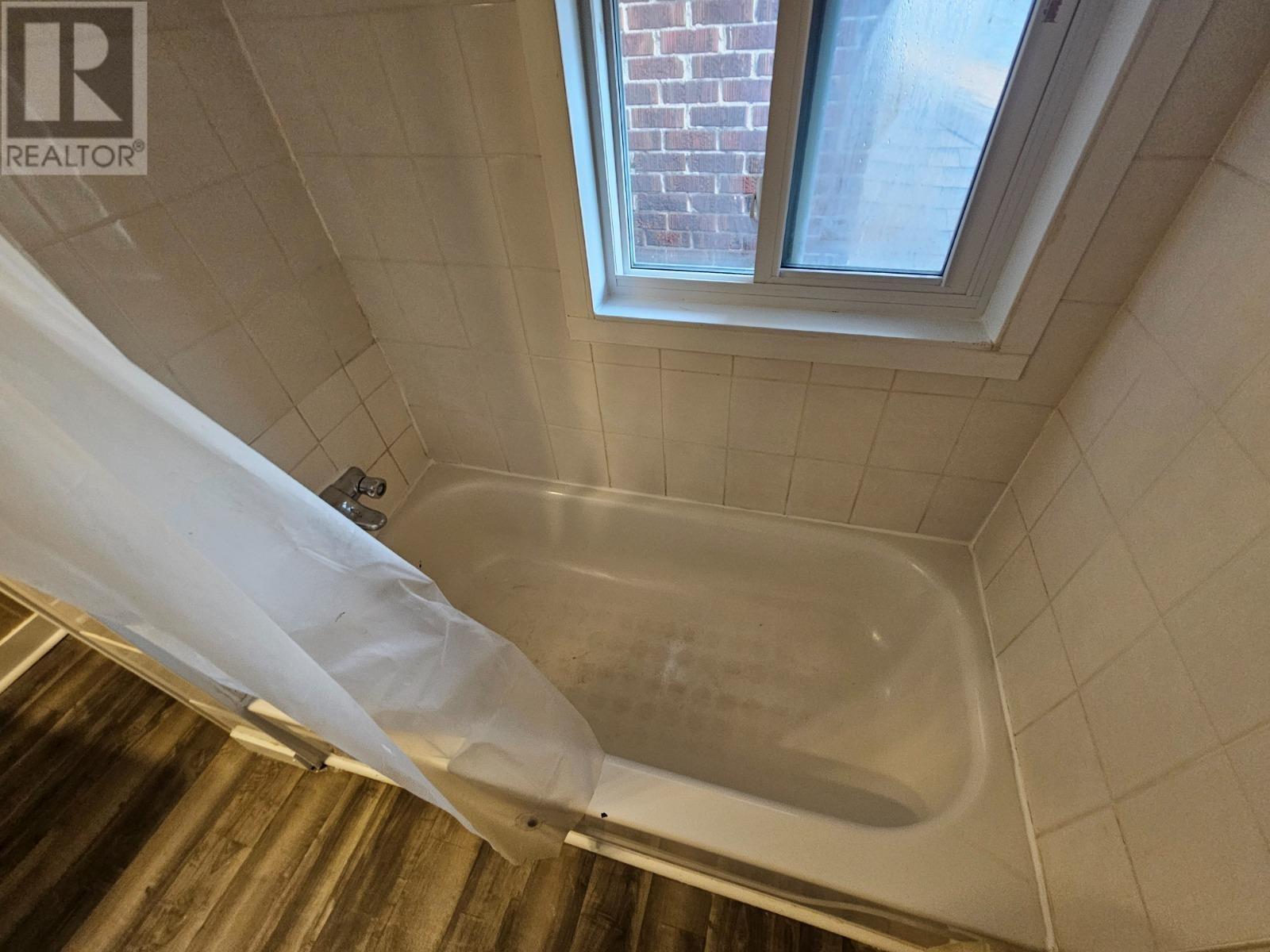 Photo 11 of 566 Albert St W, Sault Ste Marie ON