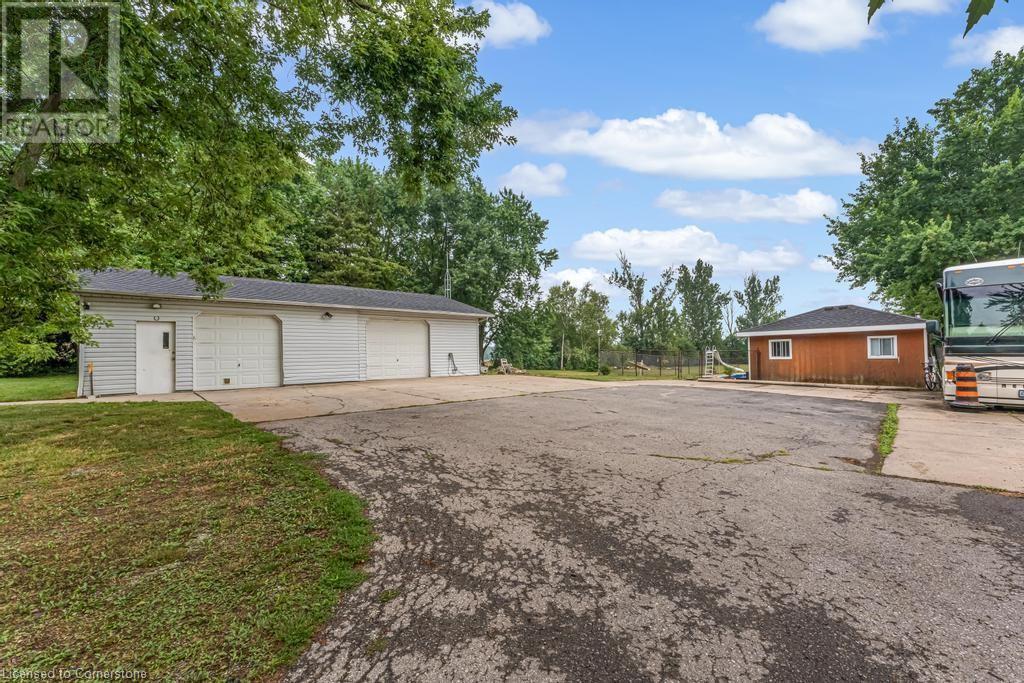 Photo 4 of 70 Sawmill Road, Caledonia ON