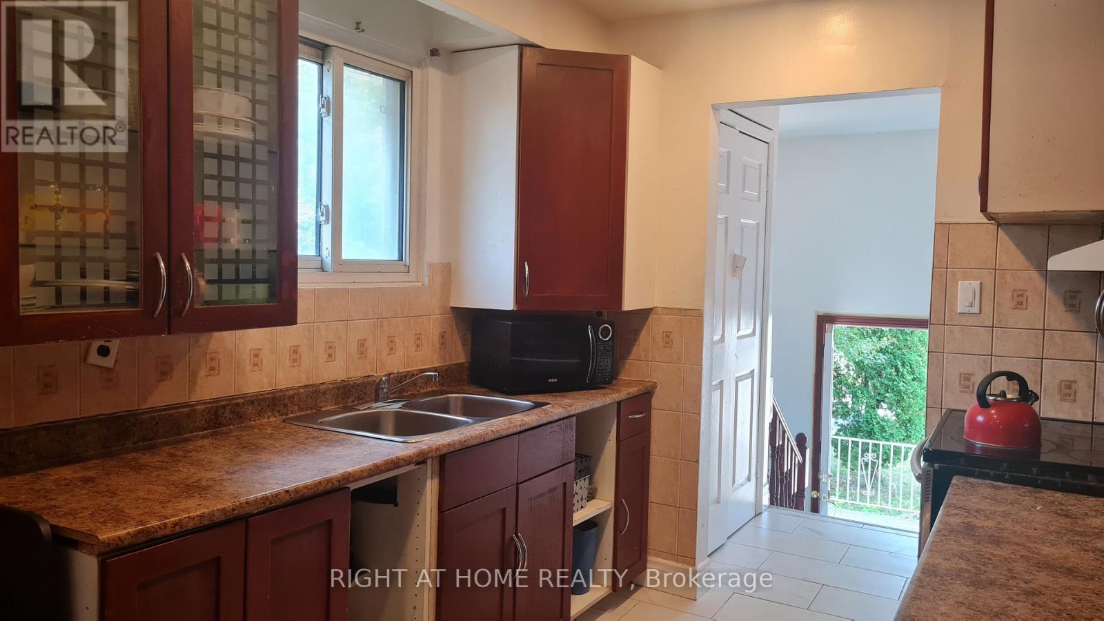 55 LITTLELEAF DRIVE - 5