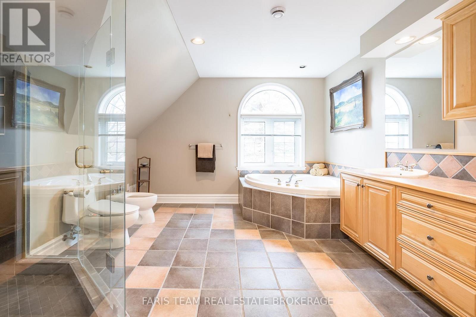 Photo 33 of 281 Puddicombe Road, Midland ON