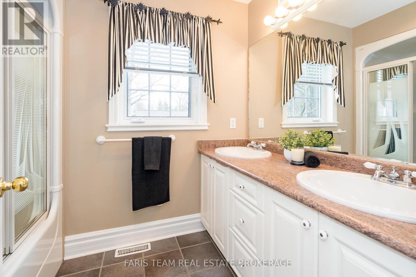 Photo 32 of 281 Puddicombe Road, Midland ON