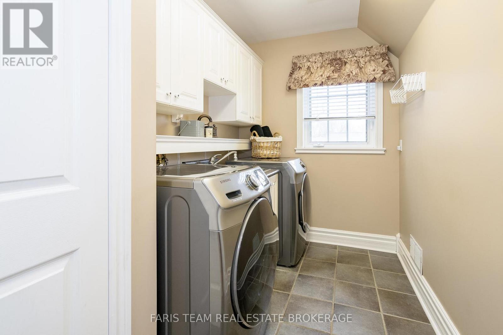 Photo 10 of 281 Puddicombe Road, Midland ON
