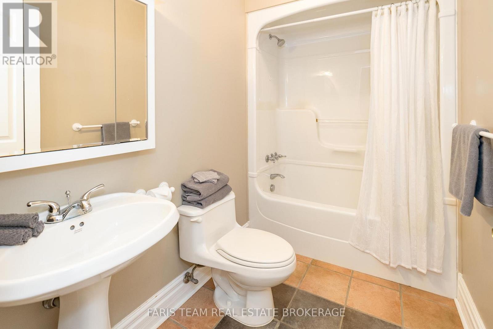 Photo 11 of 281 Puddicombe Road, Midland ON