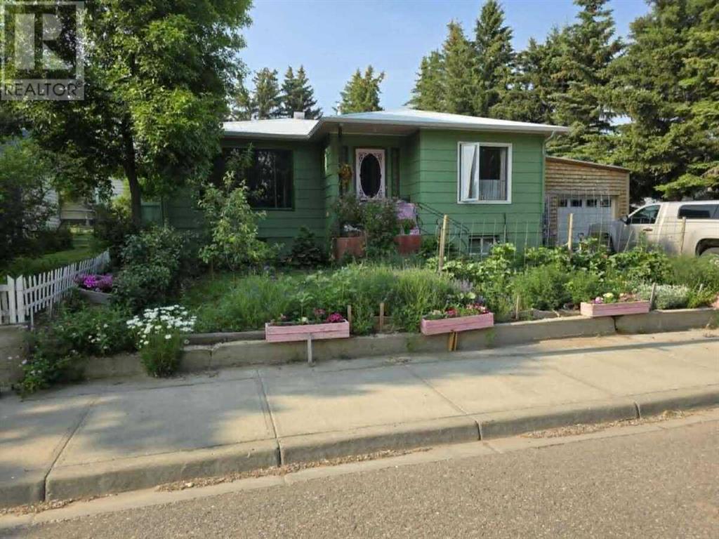 Photo 6 of 221 Center Avenue Ne, Milk River AB