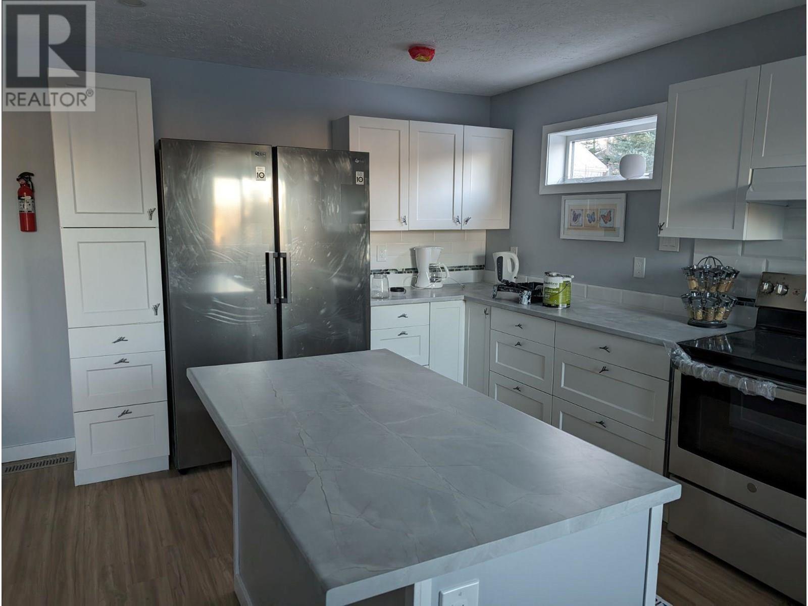 Photo 3 of 52 Sukunka Place, Tumbler Ridge BC