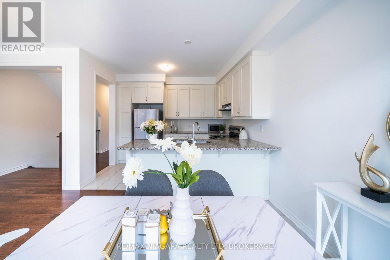 Photo 21 of 1369 Kobzar Drive, Oakville ON