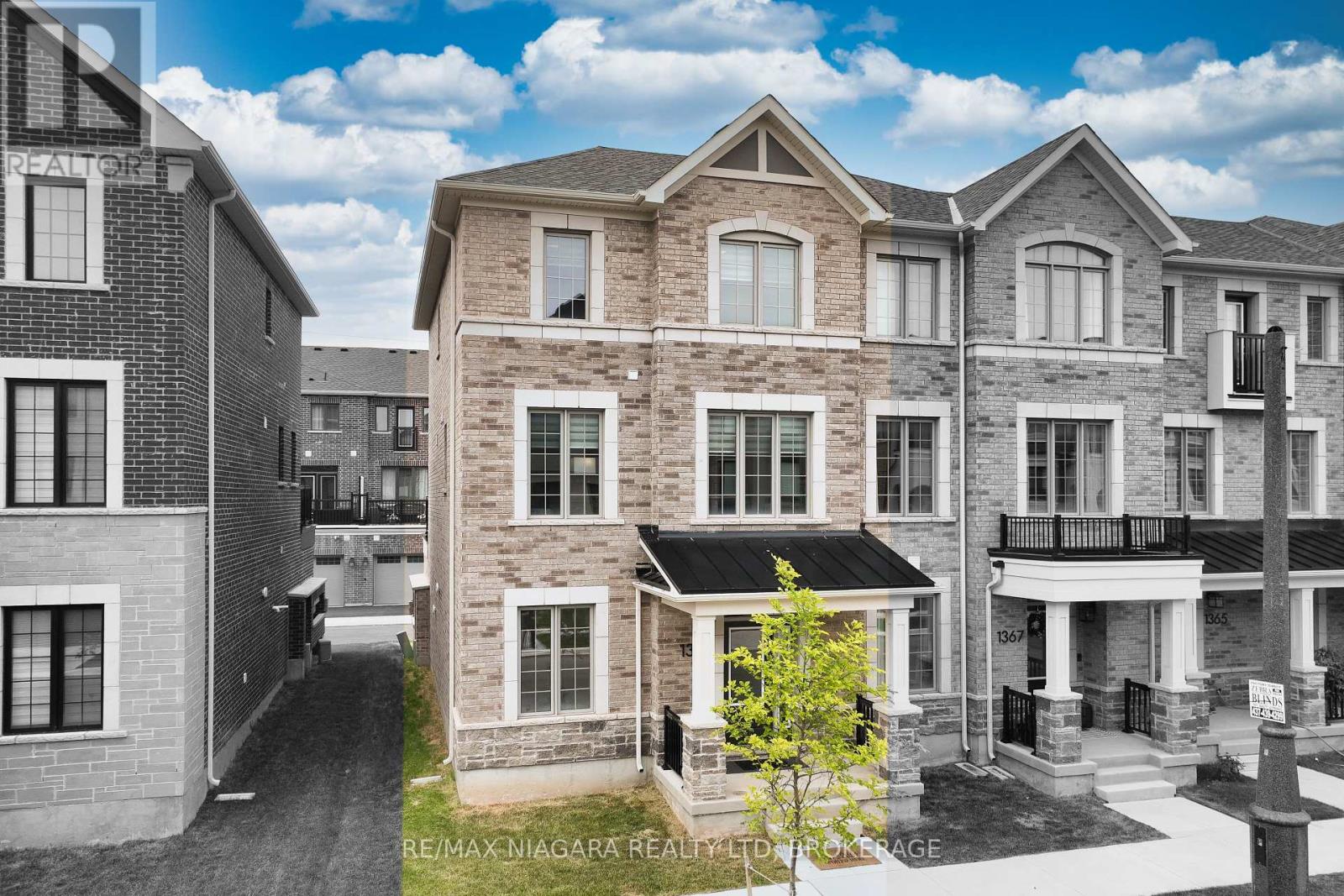 Photo 35 of 1369 Kobzar Drive, Oakville ON