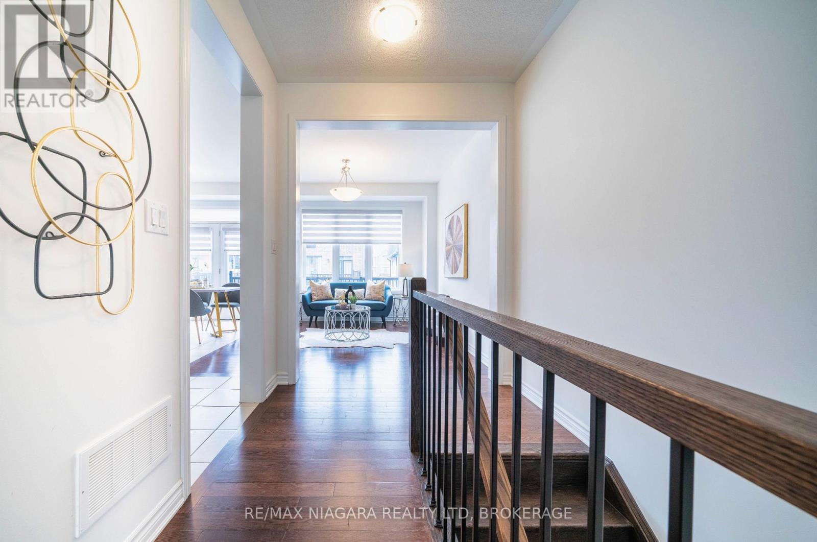 Photo 38 of 1369 Kobzar Drive, Oakville ON