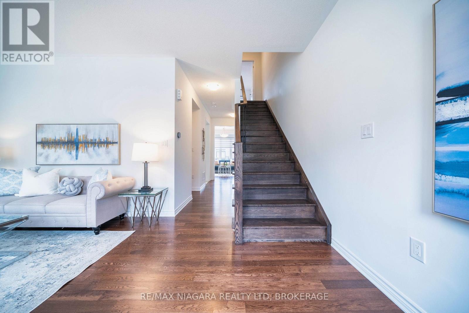 Photo 5 of 1369 Kobzar Drive, Oakville ON