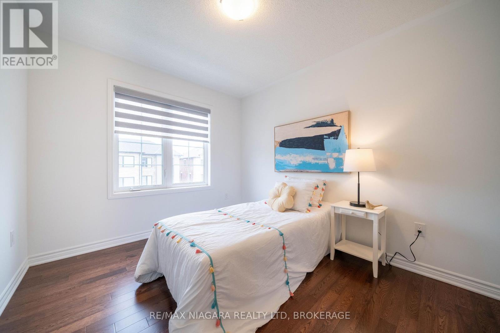 Photo 10 of 1369 Kobzar Drive, Oakville ON