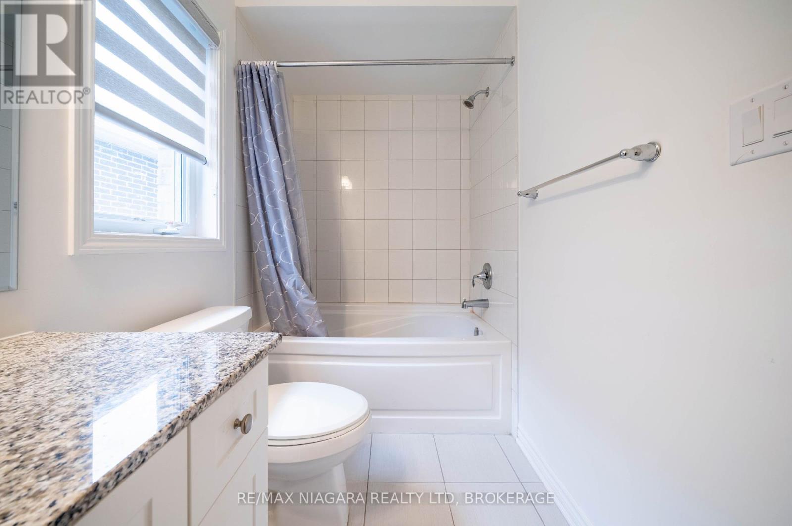 Photo 27 of 1369 Kobzar Drive, Oakville ON