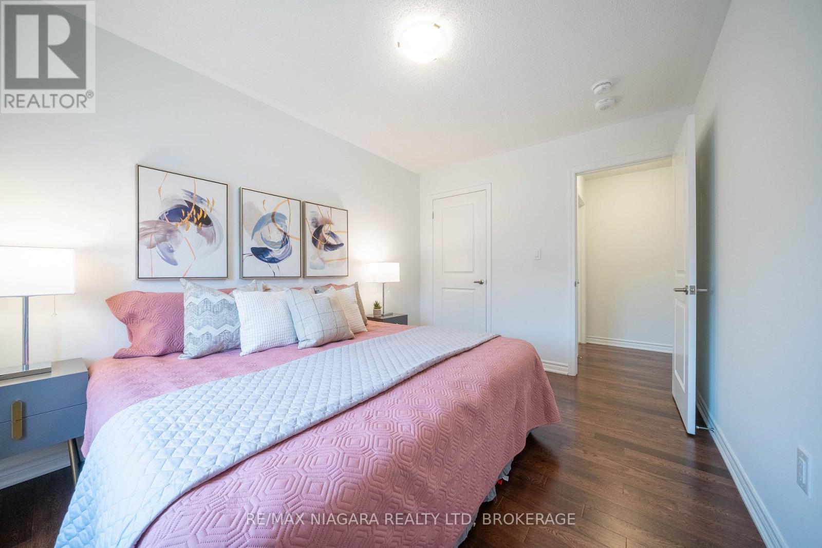 Photo 11 of 1369 Kobzar Drive, Oakville ON