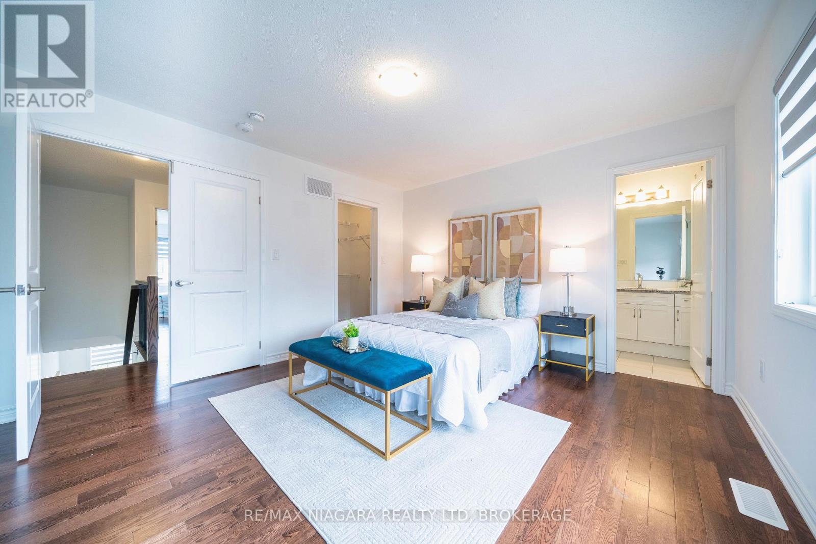 Photo 33 of 1369 Kobzar Drive, Oakville ON
