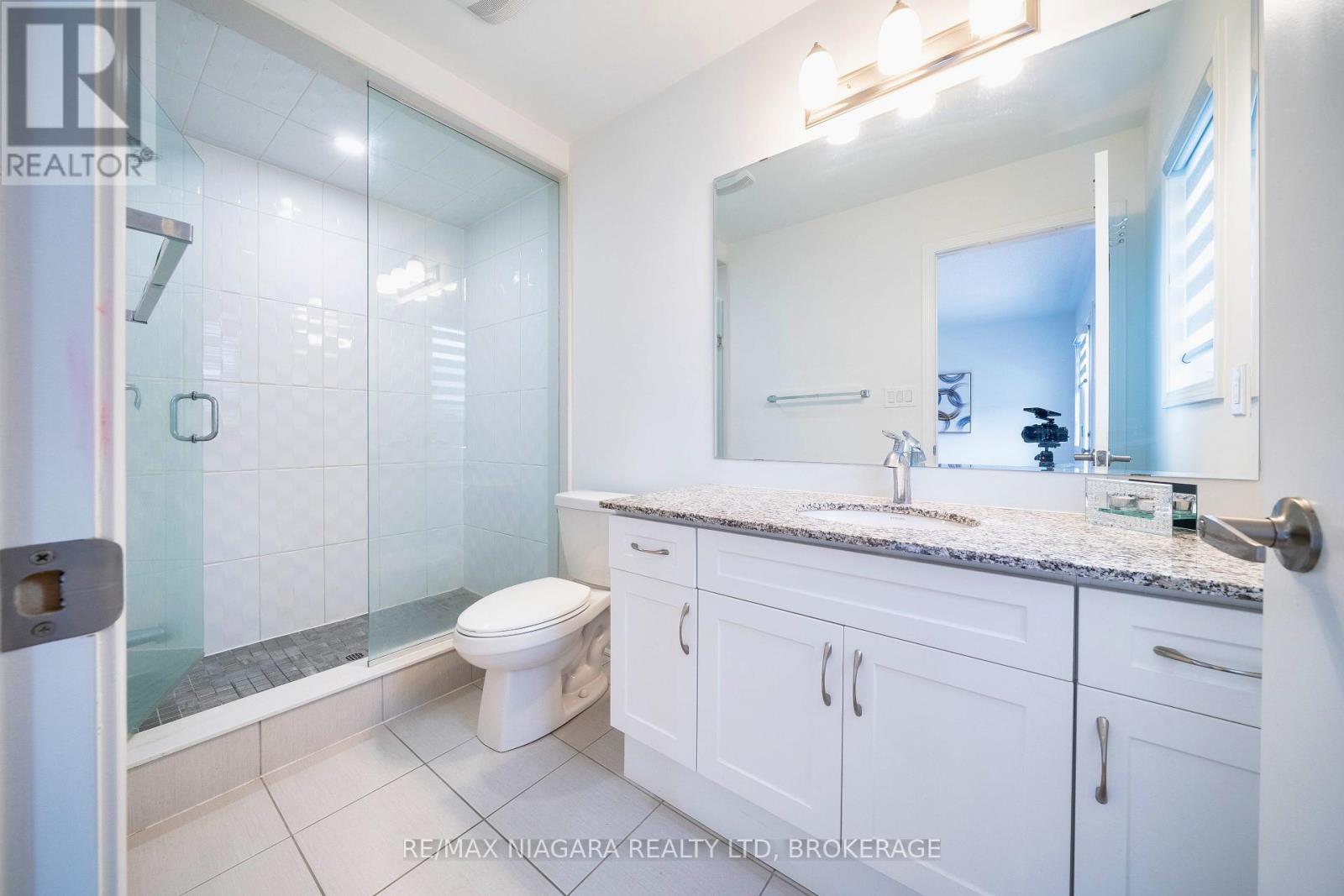 Photo 46 of 1369 Kobzar Drive, Oakville ON