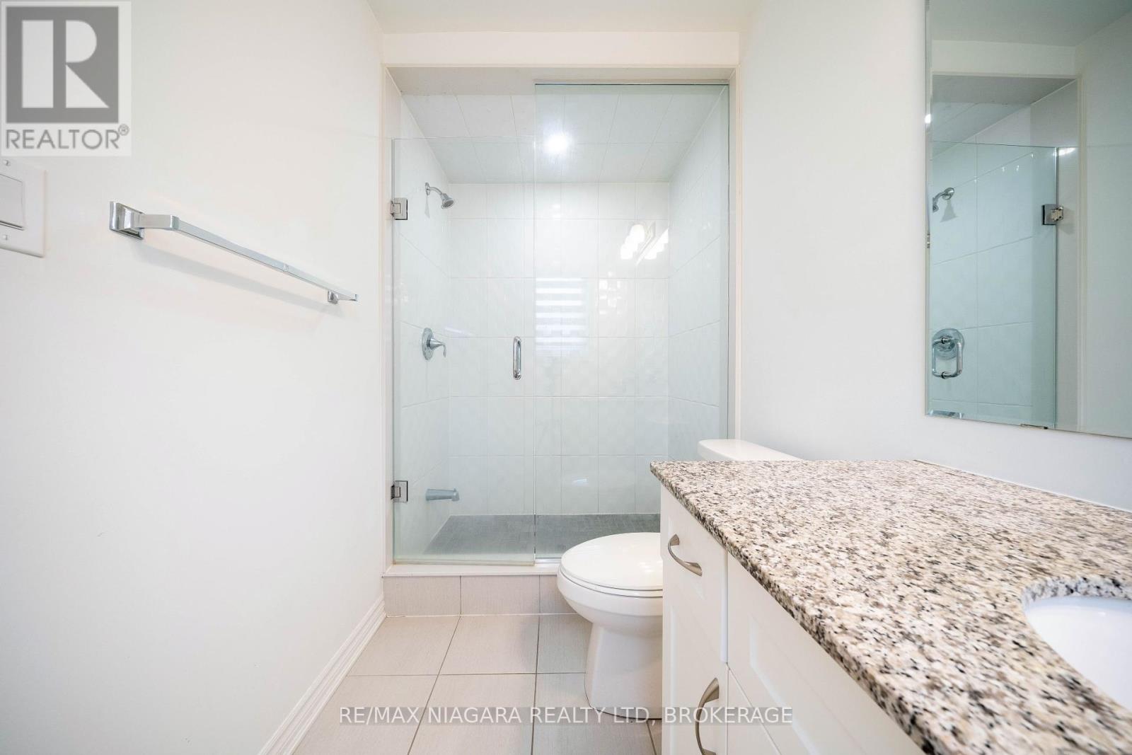 Photo 31 of 1369 Kobzar Drive, Oakville ON