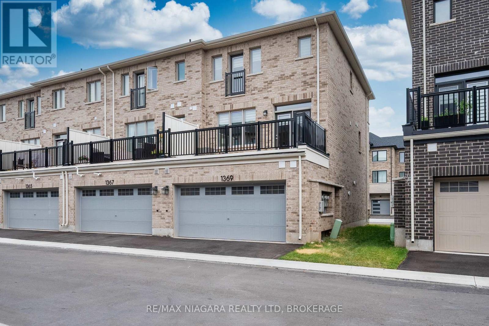 Photo 16 of 1369 Kobzar Drive, Oakville ON