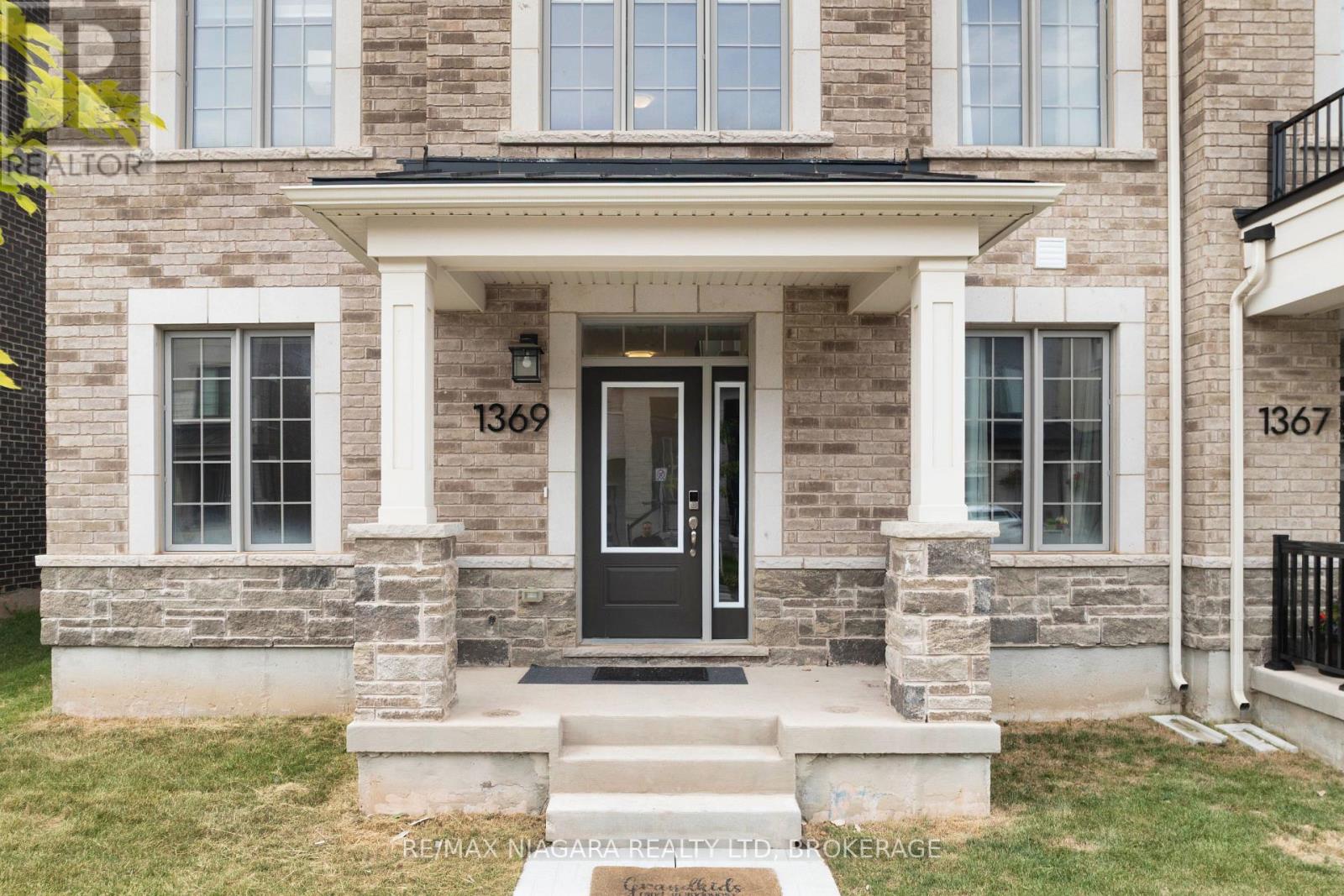 Photo 37 of 1369 Kobzar Drive, Oakville ON