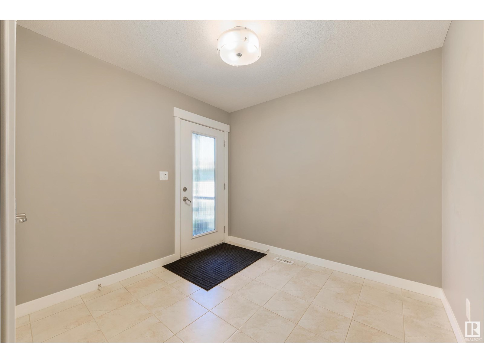 Photo 4 of 2328 Ware Cr Nw, Edmonton AB