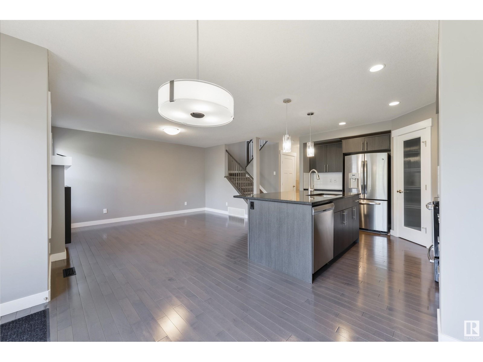 Photo 10 of 2328 Ware Cr Nw, Edmonton AB