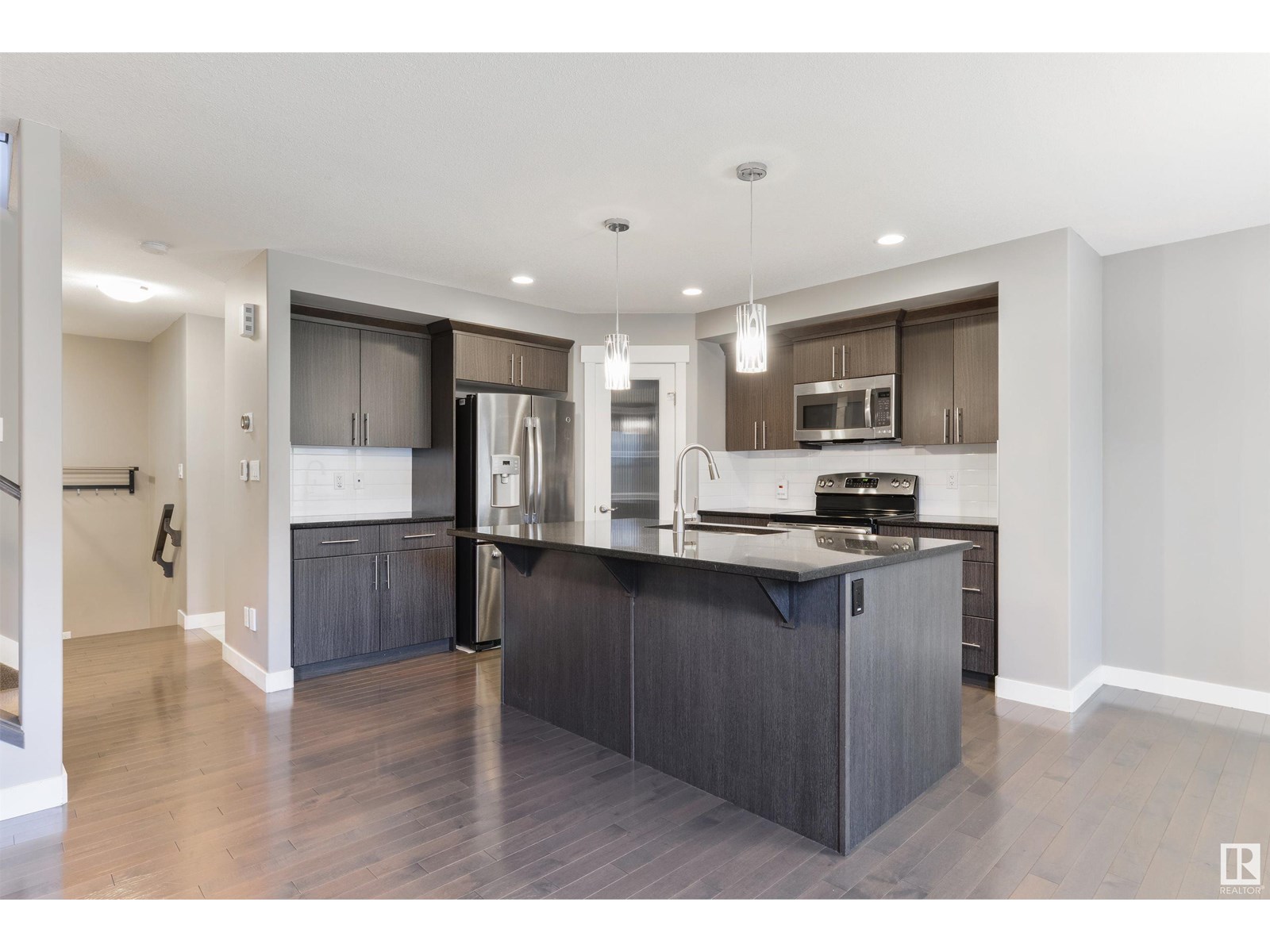 Photo 9 of 2328 Ware Cr Nw, Edmonton AB