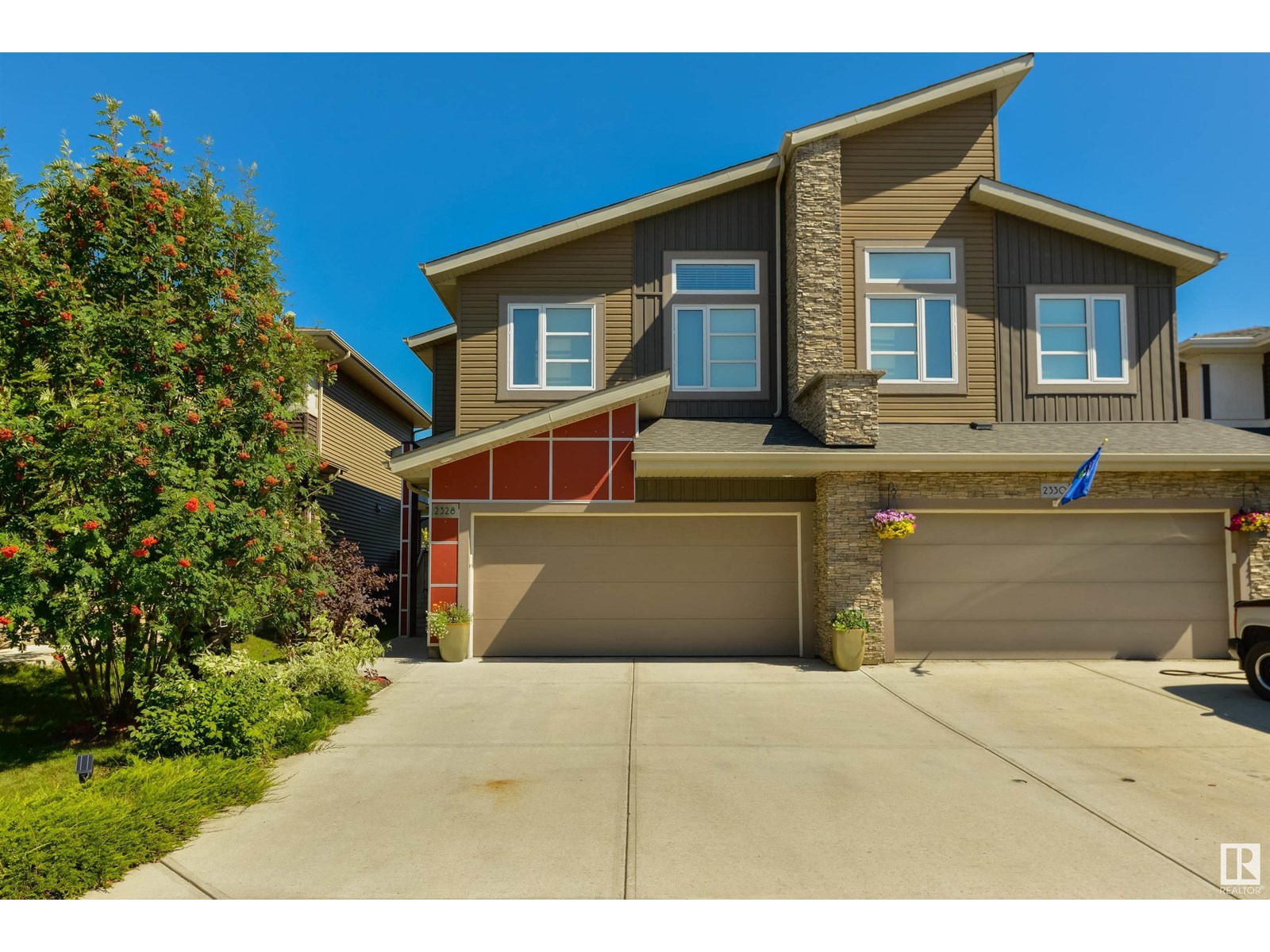 Photo 2 of 2328 Ware Cr Nw, Edmonton AB