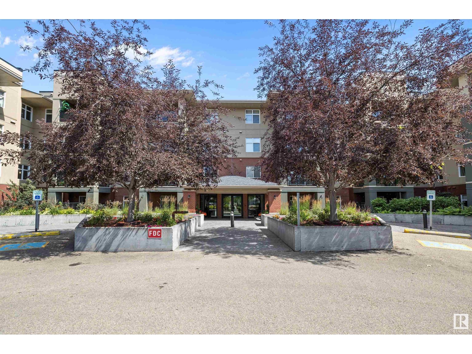 Photo 2 of 122 7909 71 St Nw, Edmonton AB