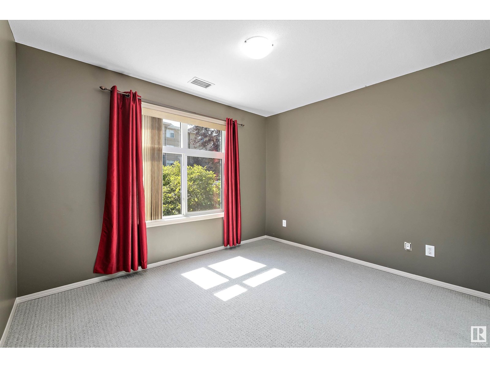 Photo 6 of 122 7909 71 St Nw, Edmonton AB