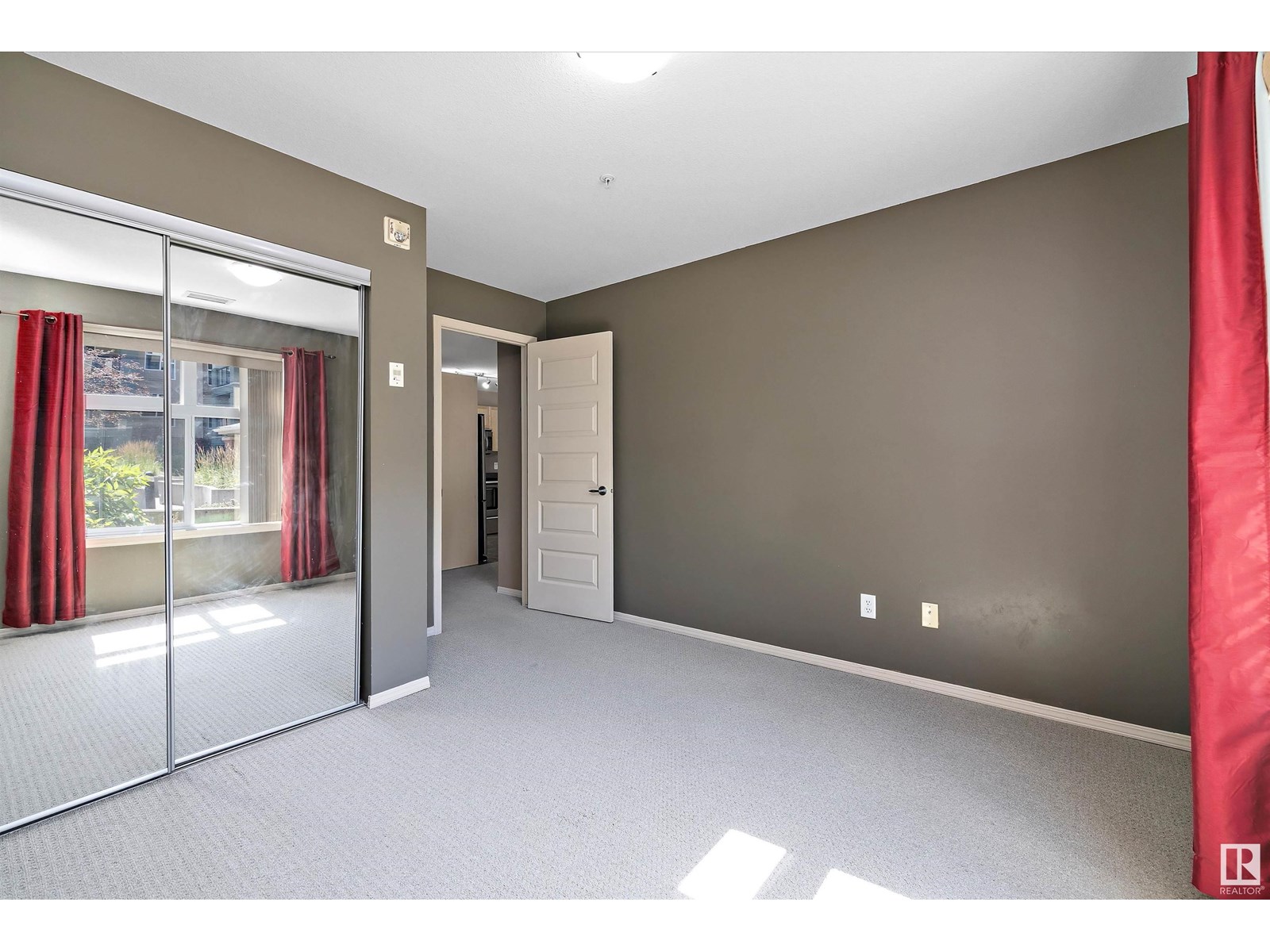 Photo 8 of 122 7909 71 St Nw, Edmonton AB