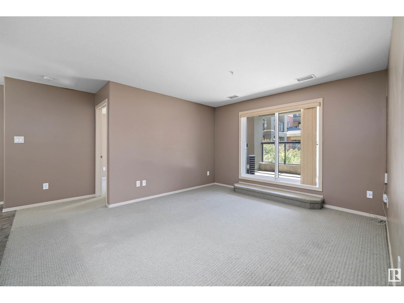 Photo 9 of 122 7909 71 St Nw, Edmonton AB