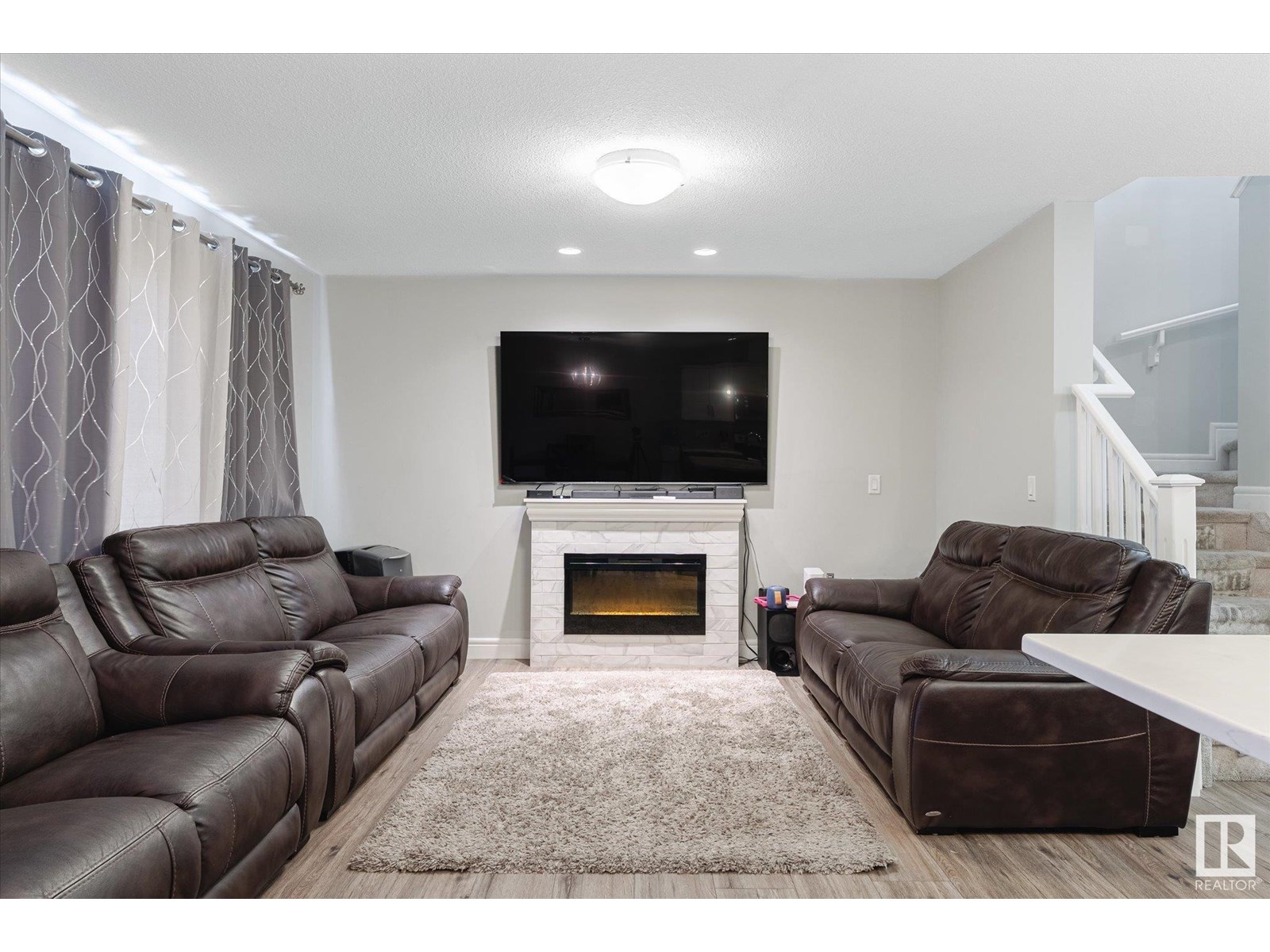 Photo 5 of 1416 169 St Sw, Edmonton AB