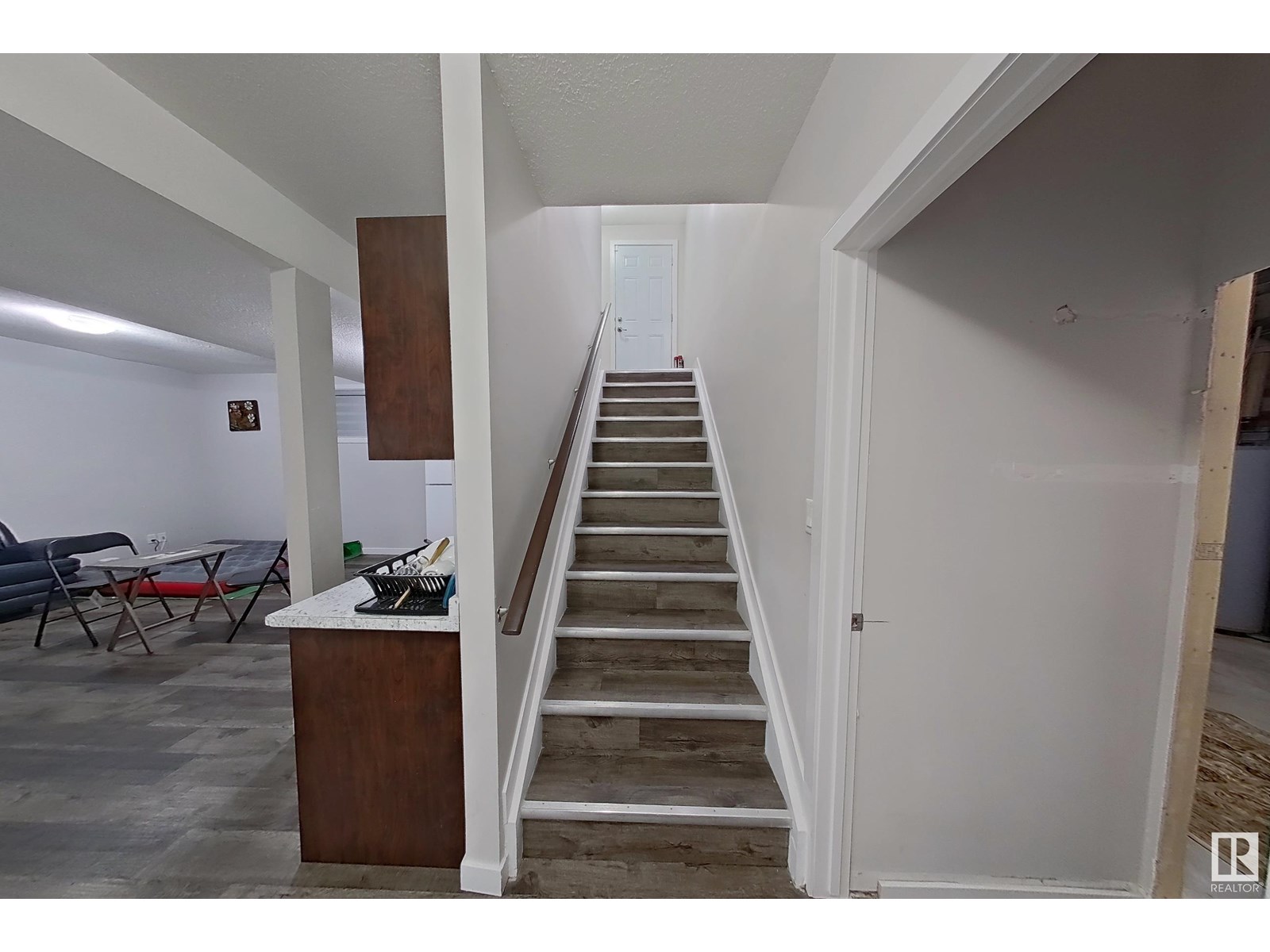 Photo 39 of 5121 1 B Av Sw, Edmonton AB